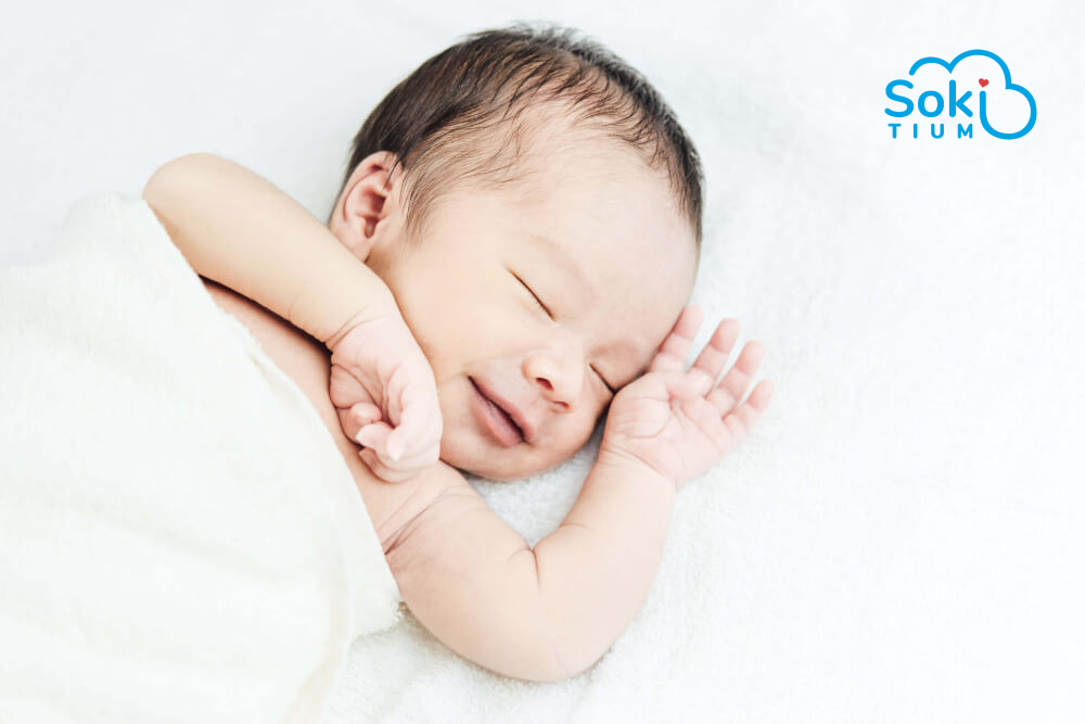 Mẹ có thể tập cho bé 7-12 tháng tuổi ngủ như người lớn để bé có thói quen sinh hoạt điều độ để phát triển tốt hơn