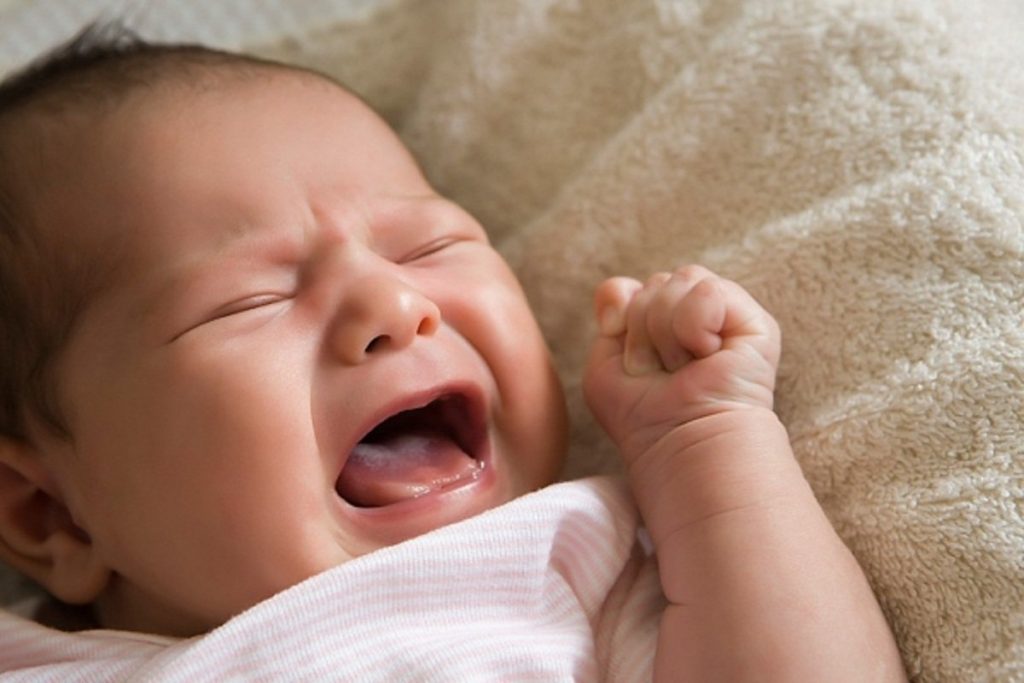 Theo nghiên cứu, có đến 40% trẻ sinh ra bị rối loạn giấc ngủ dẫn đến tình trạng quấy khó, khó ngủ hay giật mình